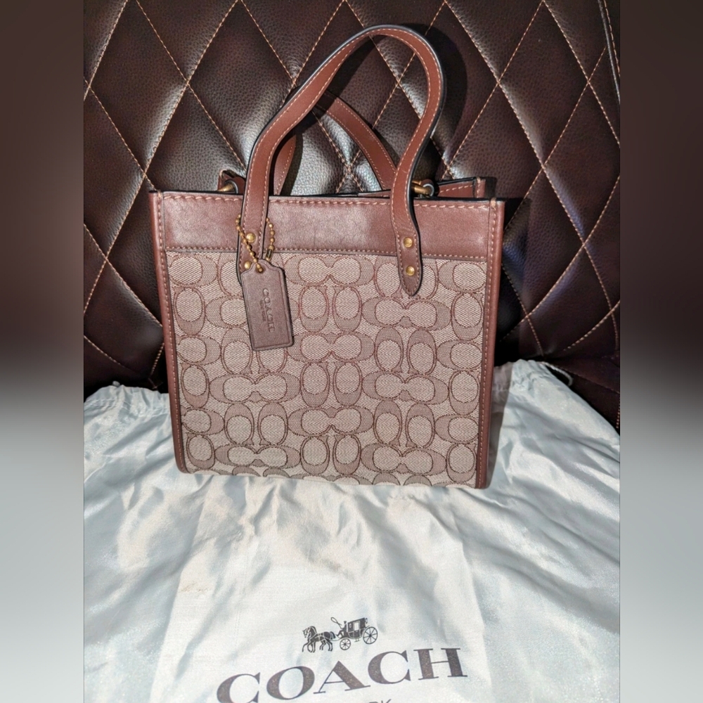Coach Field Tote 22 Signature Jacquard Canvas  & Leather, EXCELLENT Condition
